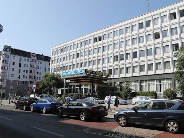 Street view of Cityhostel Berlin with canopy and lettering above the entrance